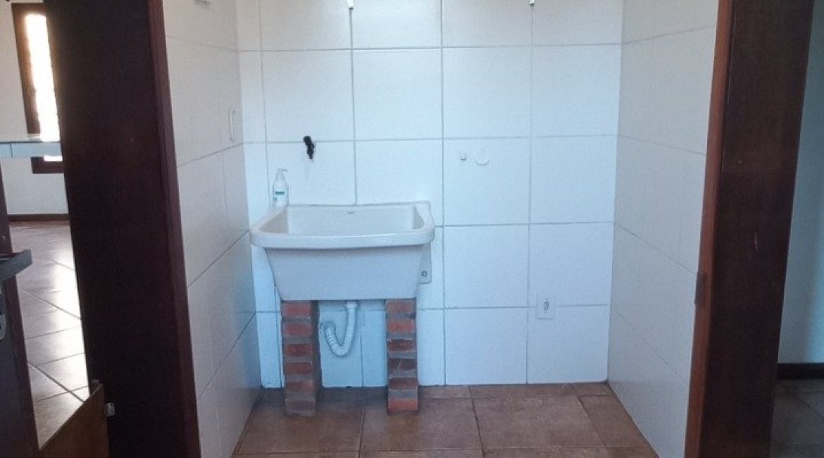 Casa à venda com 265m², 3 dormitórios, 1 suíte, 3 vagas, no bairro Ipanema em Porto Alegre