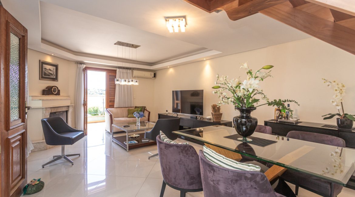 Casa à venda com 154m², 3 dormitórios, 1 suíte, 3 vagas, no bairro Ipanema / Altos Do Ipê em Porto Alegre