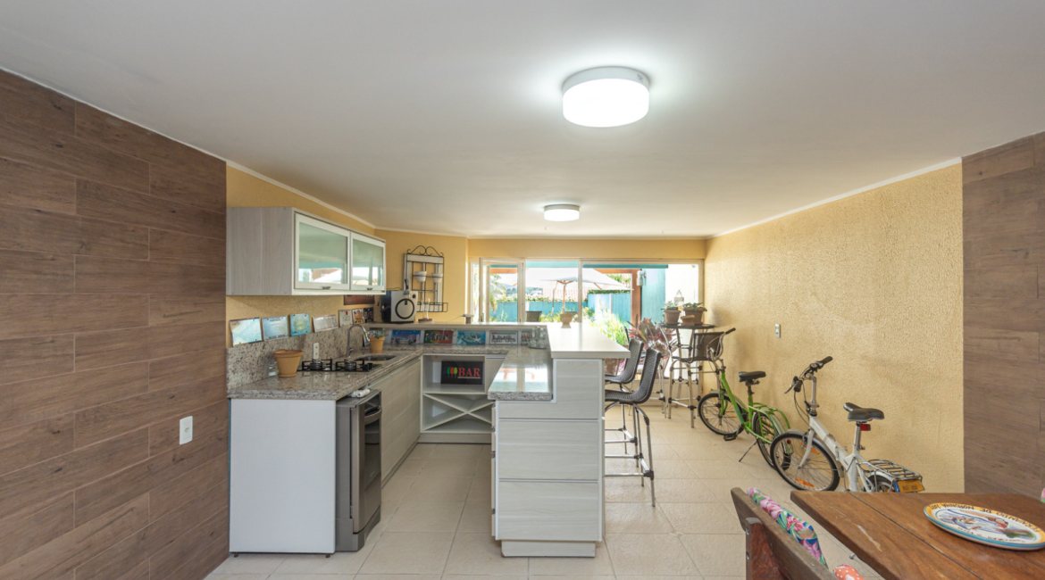 Casa à venda com 154m², 3 dormitórios, 1 suíte, 3 vagas, no bairro Ipanema / Altos Do Ipê em Porto Alegre