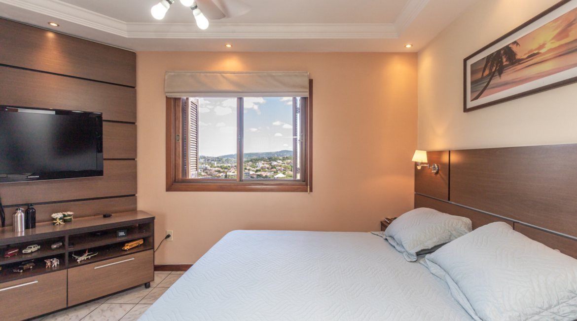 Casa à venda com 154m², 3 dormitórios, 1 suíte, 3 vagas, no bairro Ipanema / Altos Do Ipê em Porto Alegre