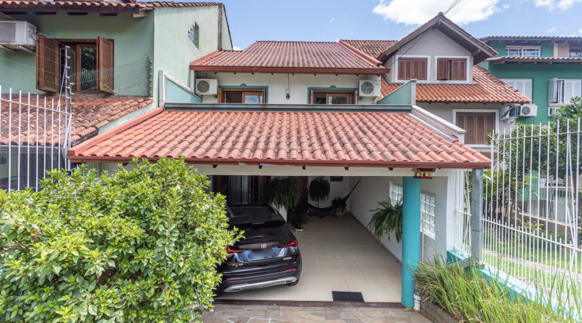 Casa à venda com 154m², 3 dormitórios, 1 suíte, 3 vagas, no bairro Ipanema / Altos Do Ipê em Porto Alegre