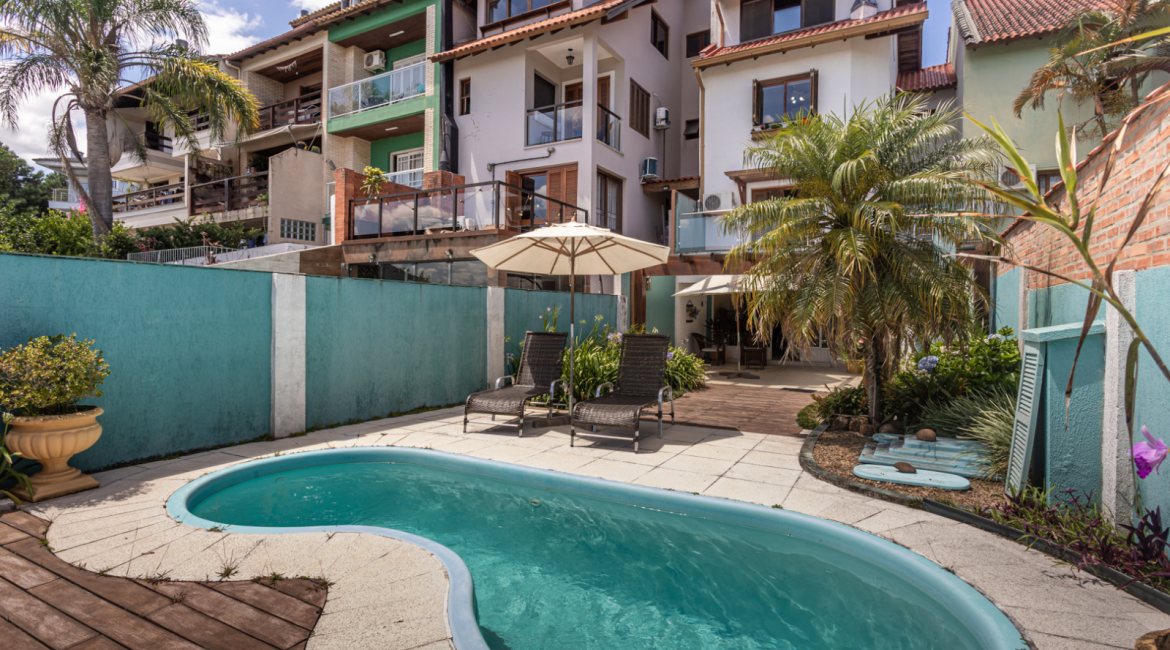 Casa à venda com 154m², 3 dormitórios, 1 suíte, 3 vagas, no bairro Ipanema / Altos Do Ipê em Porto Alegre