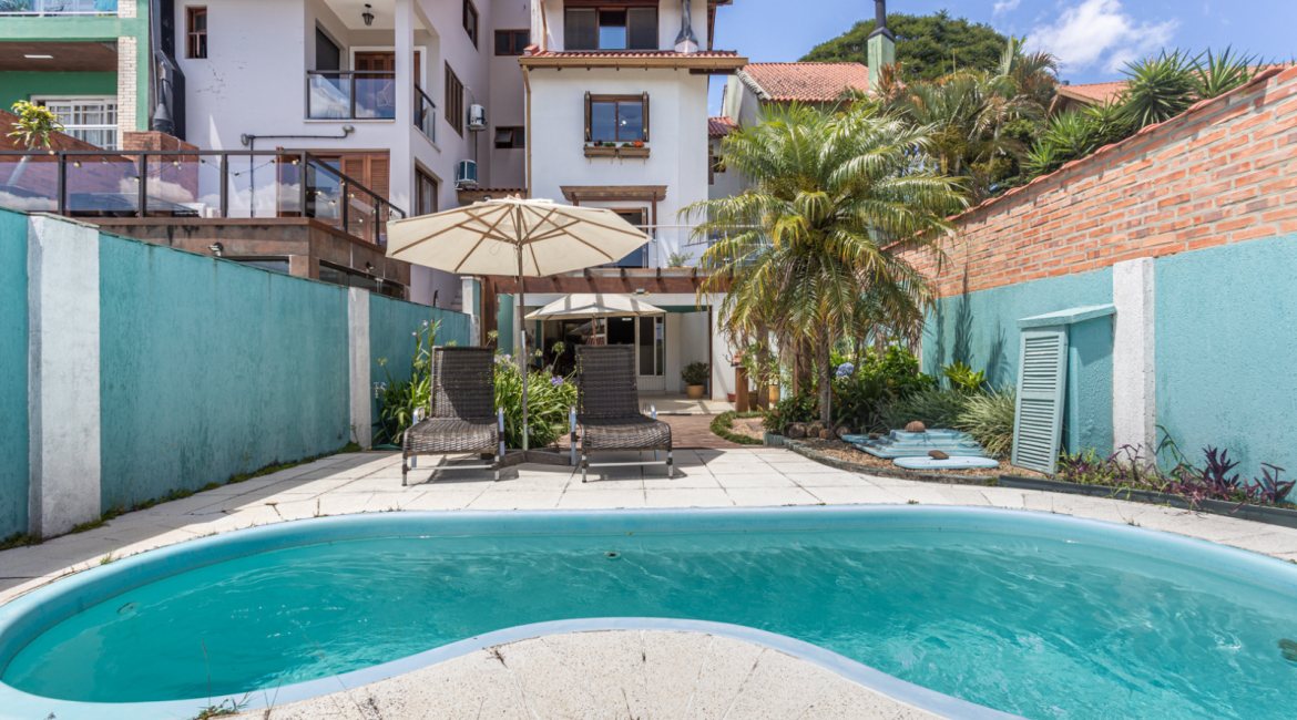 Casa à venda com 154m², 3 dormitórios, 1 suíte, 3 vagas, no bairro Ipanema / Altos Do Ipê em Porto Alegre