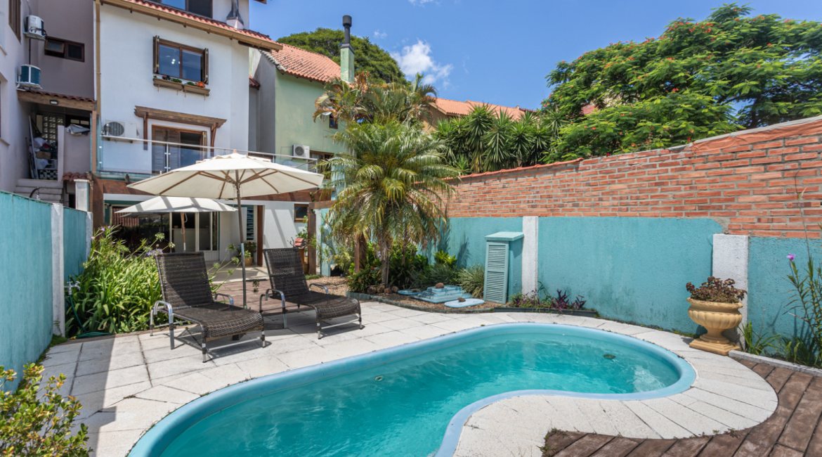 Casa à venda com 154m², 3 dormitórios, 1 suíte, 3 vagas, no bairro Ipanema / Altos Do Ipê em Porto Alegre