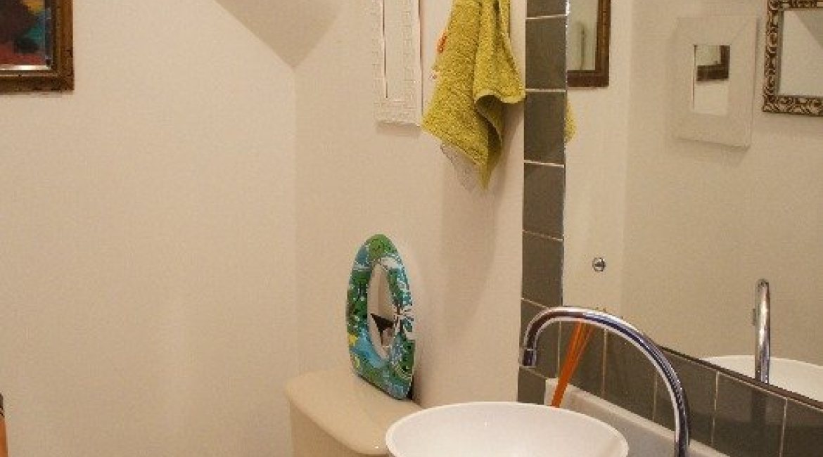 Casa à venda com 207m², 3 dormitórios, 1 suíte, 4 vagas, no bairro Ipanema em Porto Alegre