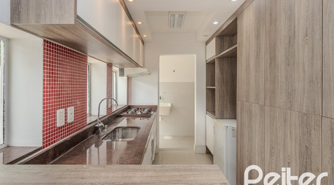 Casa à venda com 213m², 3 dormitórios, 3 suítes, 2 vagas, no bairro Tristeza em Porto Alegre