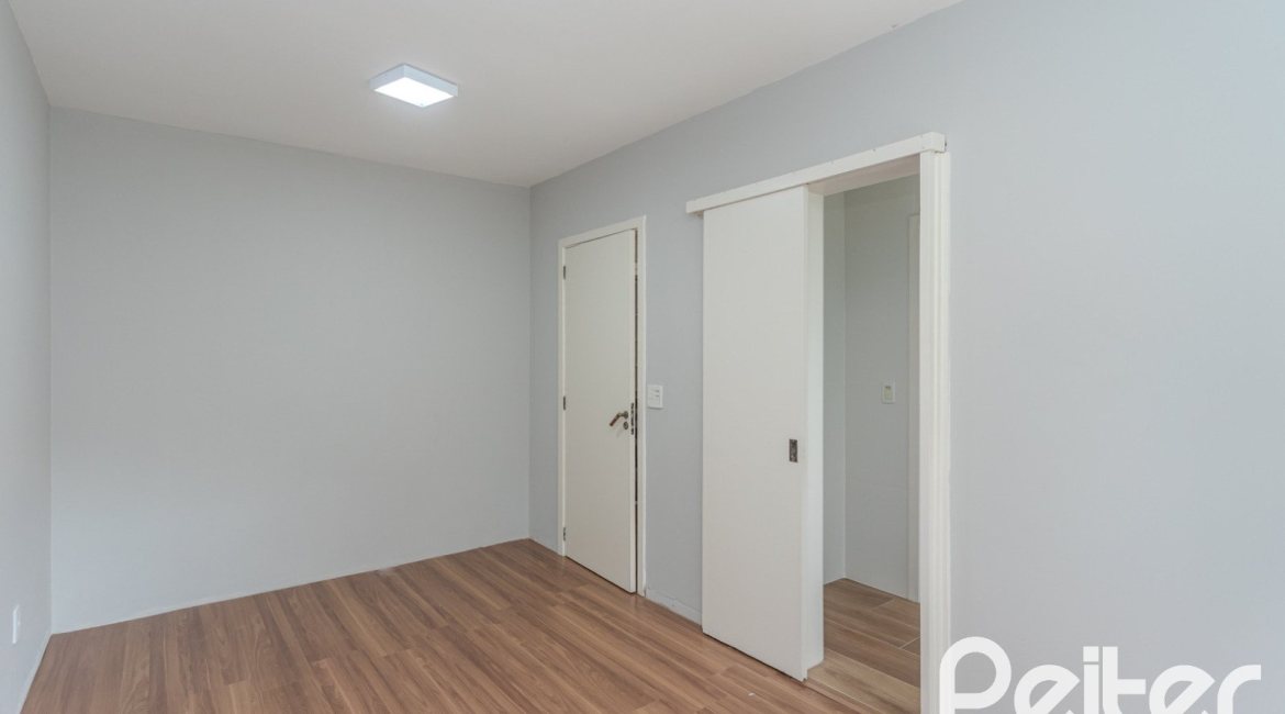 Casa à venda com 213m², 3 dormitórios, 3 suítes, 2 vagas, no bairro Tristeza em Porto Alegre