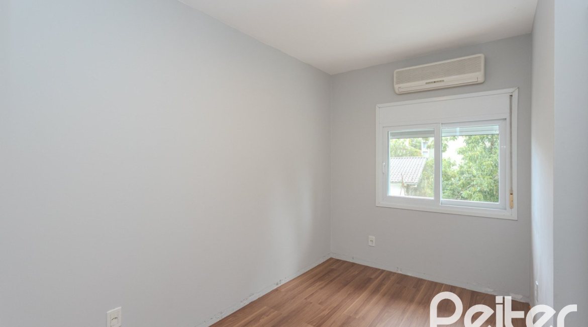 Casa à venda com 213m², 3 dormitórios, 3 suítes, 2 vagas, no bairro Tristeza em Porto Alegre