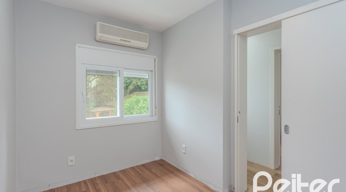 Casa à venda com 213m², 3 dormitórios, 3 suítes, 2 vagas, no bairro Tristeza em Porto Alegre