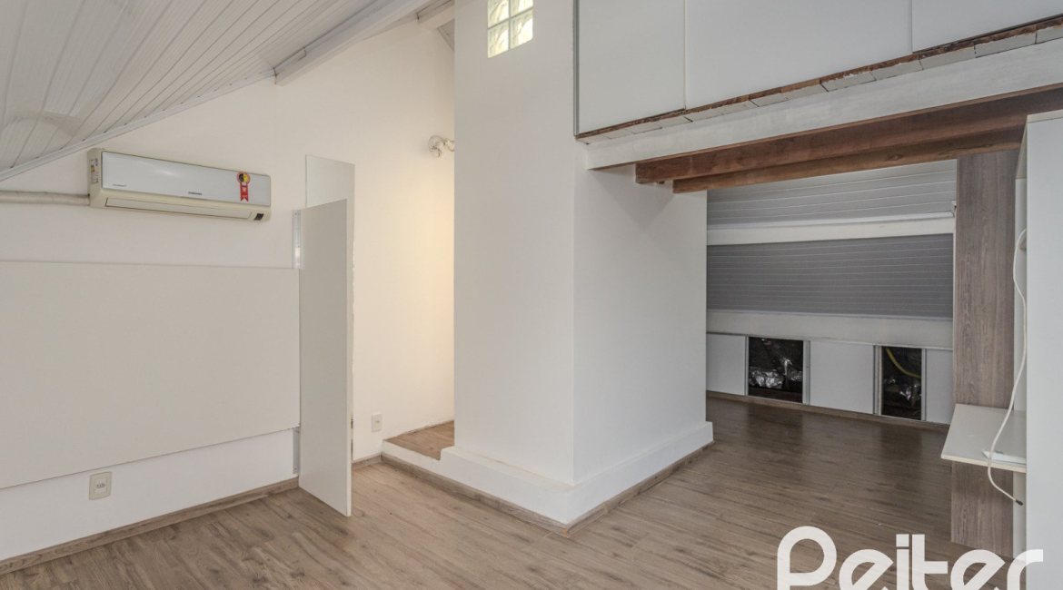Casa à venda com 213m², 3 dormitórios, 3 suítes, 2 vagas, no bairro Tristeza em Porto Alegre