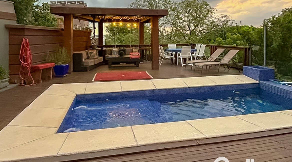 Casa à venda com 450m², 4 dormitórios, 2 suítes, 3 vagas, no bairro Vila Assunção em Porto Alegre