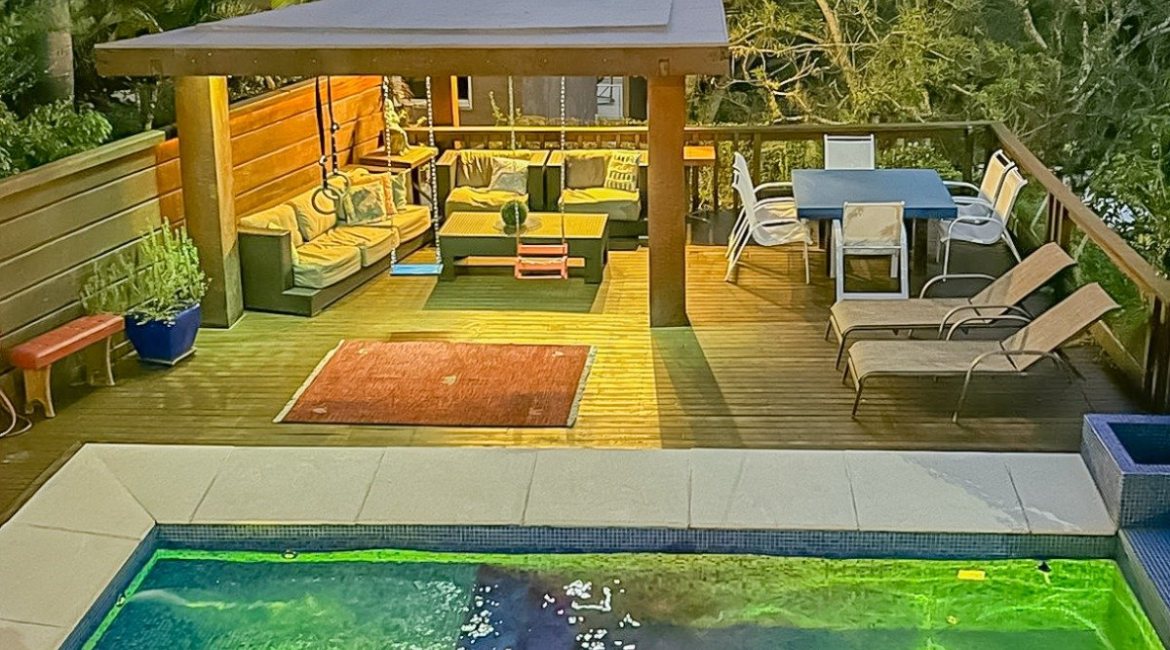 Casa à venda com 450m², 4 dormitórios, 2 suítes, 3 vagas, no bairro Vila Assunção em Porto Alegre