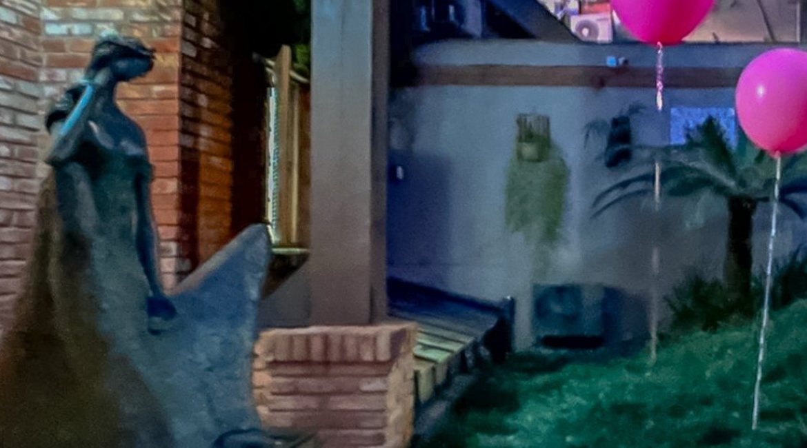 Casa à venda com 450m², 4 dormitórios, 2 suítes, 3 vagas, no bairro Vila Assunção em Porto Alegre