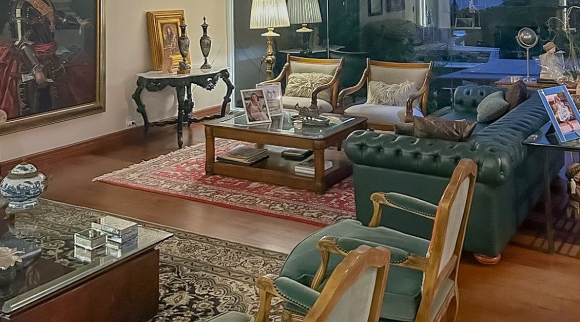 Casa à venda com 450m², 4 dormitórios, 2 suítes, 3 vagas, no bairro Vila Assunção em Porto Alegre