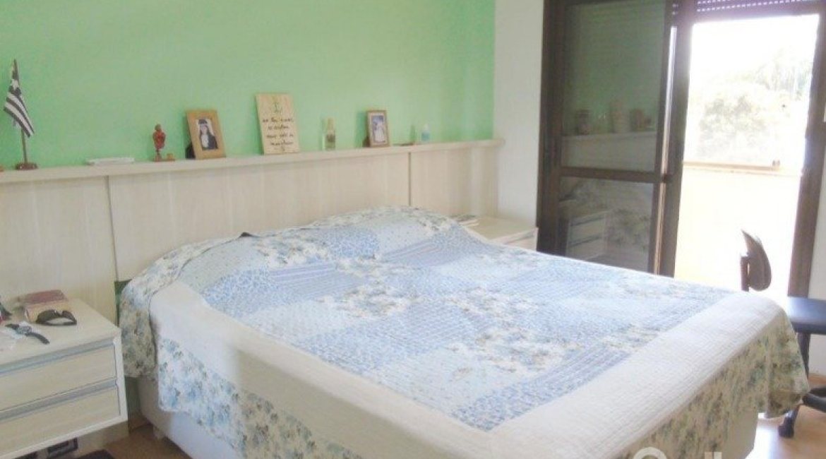 Apartamento à venda com 81m², 2 dormitórios, 1 suíte, 1 vaga, no bairro Cristal em Porto Alegre