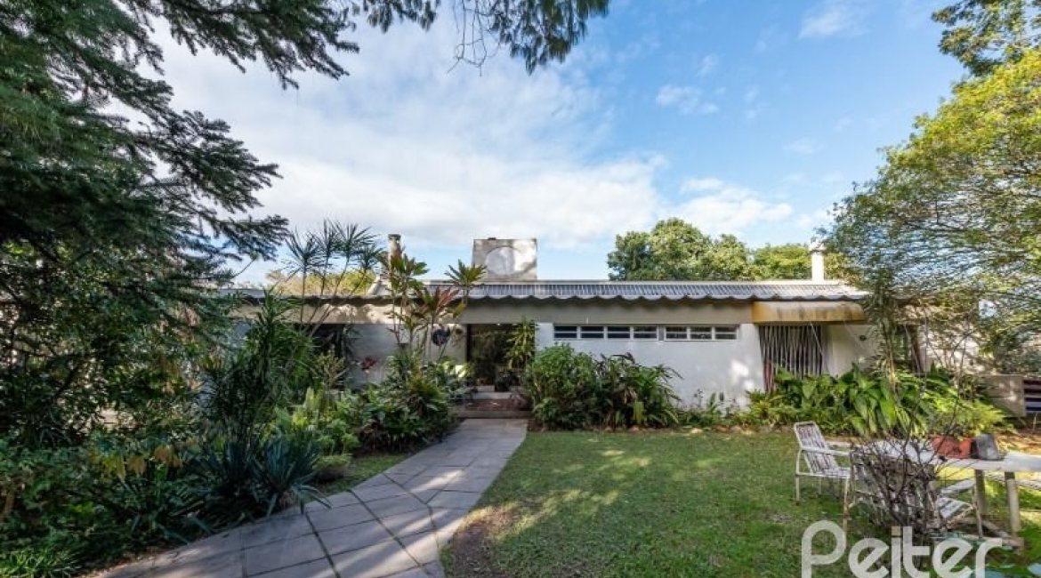 Casa à venda com 600m², 3 dormitórios, 1 suíte, 8 vagas, no bairro Vila Assunção em Porto Alegre