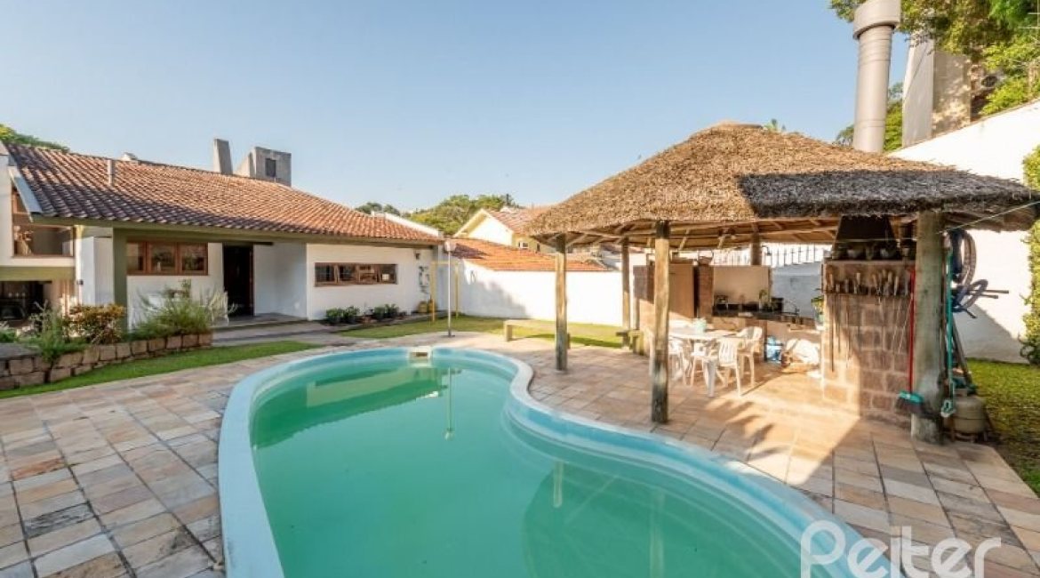 Casa à venda com 268m², 3 dormitórios, 1 suíte, 3 vagas, no bairro Jardim Isabel em Porto Alegre