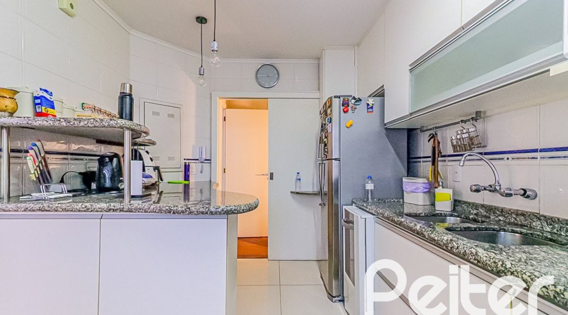 Casa em Condomínio à venda com 286m², 3 dormitórios, 1 suíte, 3 vagas, no bairro Jardim Isabel em Porto Alegre