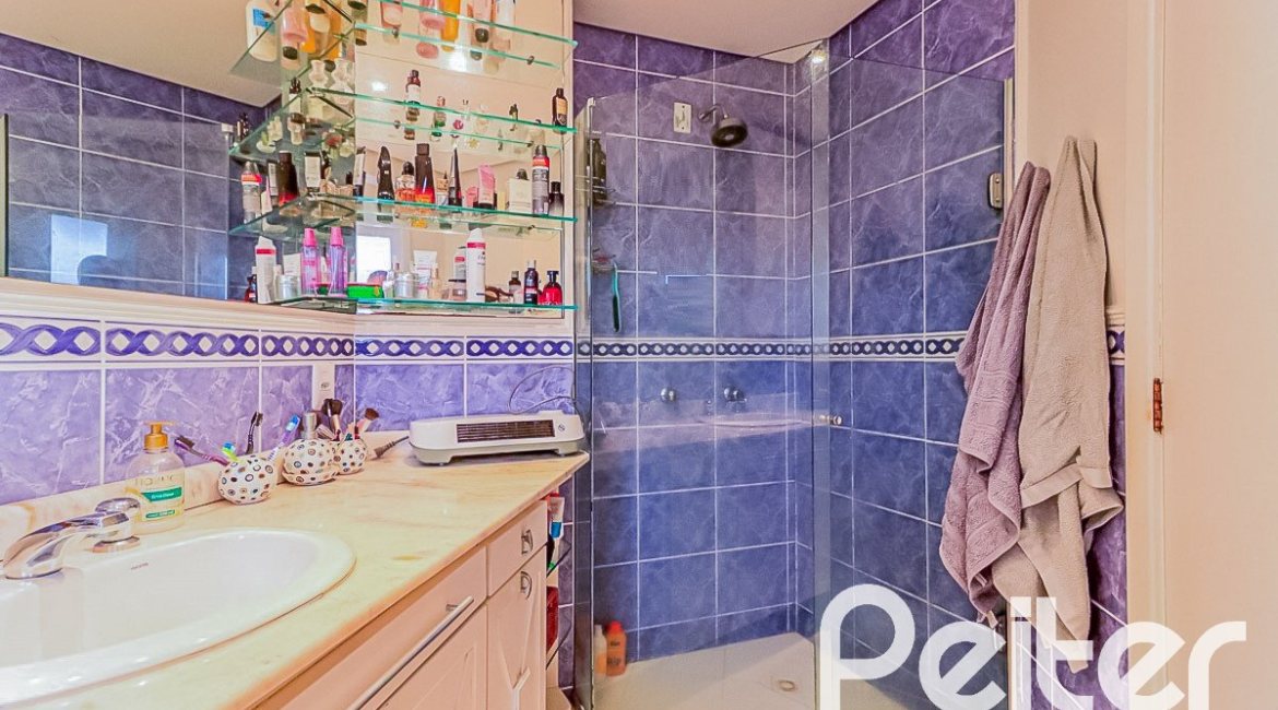 Casa em Condomínio à venda com 286m², 3 dormitórios, 1 suíte, 3 vagas, no bairro Jardim Isabel em Porto Alegre