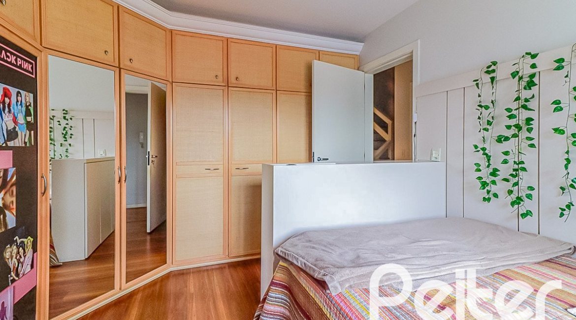 Casa em Condomínio à venda com 286m², 3 dormitórios, 1 suíte, 3 vagas, no bairro Jardim Isabel em Porto Alegre