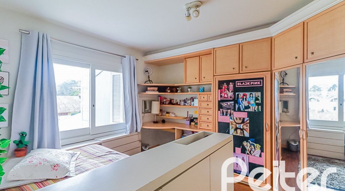 Casa em Condomínio à venda com 286m², 3 dormitórios, 1 suíte, 3 vagas, no bairro Jardim Isabel em Porto Alegre