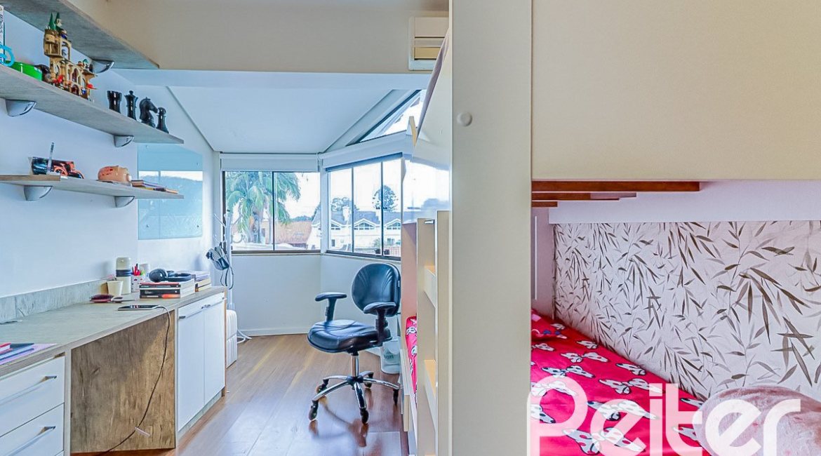 Casa em Condomínio à venda com 286m², 3 dormitórios, 1 suíte, 3 vagas, no bairro Jardim Isabel em Porto Alegre