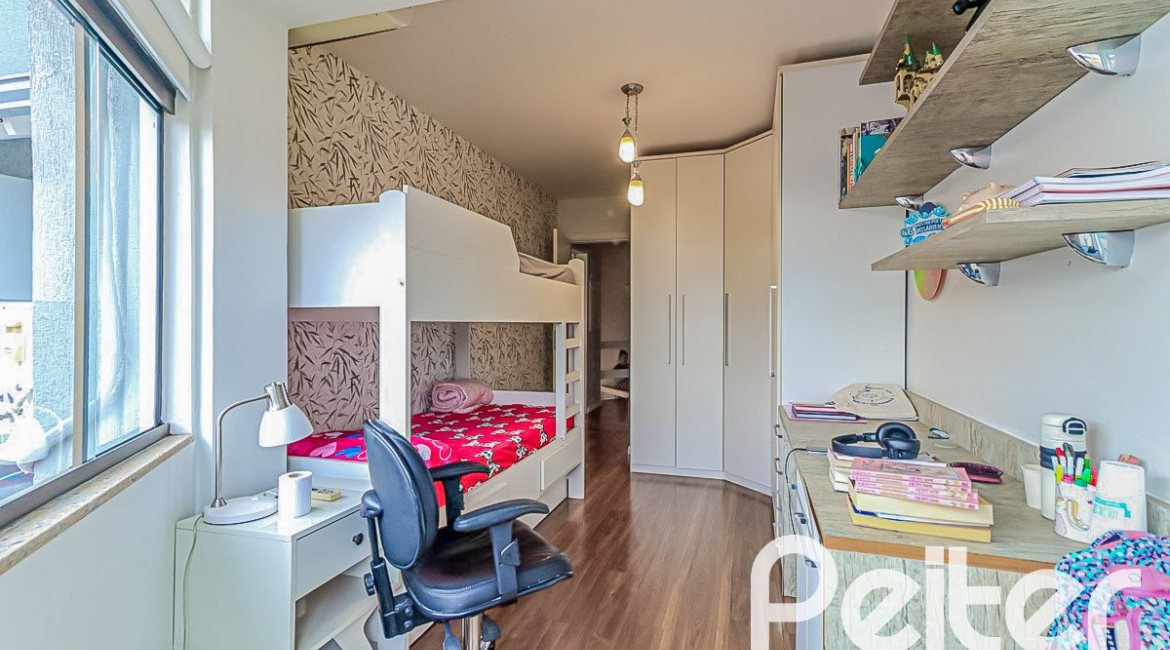 Casa em Condomínio à venda com 286m², 3 dormitórios, 1 suíte, 3 vagas, no bairro Jardim Isabel em Porto Alegre