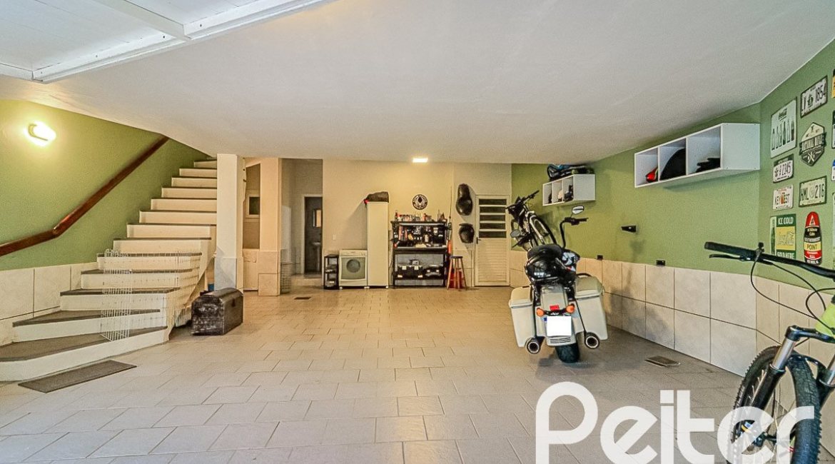 Casa em Condomínio à venda com 286m², 3 dormitórios, 1 suíte, 3 vagas, no bairro Jardim Isabel em Porto Alegre