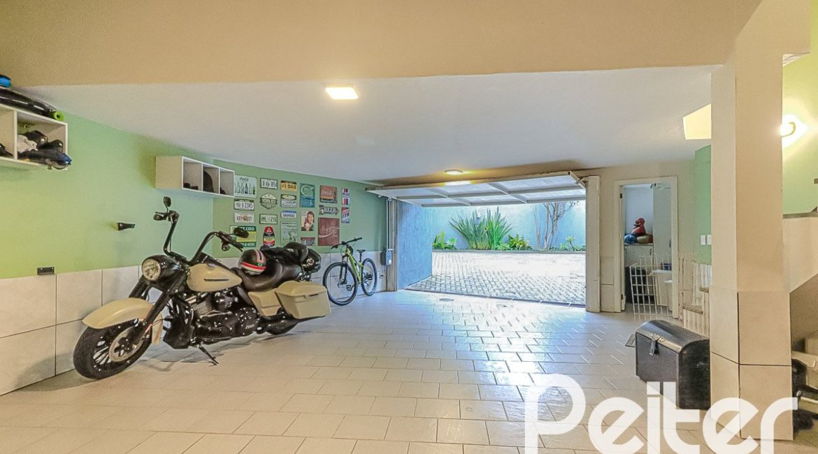 Casa em Condomínio à venda com 286m², 3 dormitórios, 1 suíte, 3 vagas, no bairro Jardim Isabel em Porto Alegre