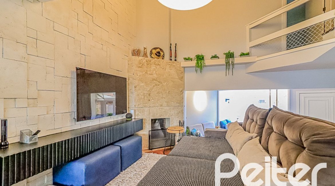 Casa em Condomínio à venda com 286m², 3 dormitórios, 1 suíte, 3 vagas, no bairro Jardim Isabel em Porto Alegre