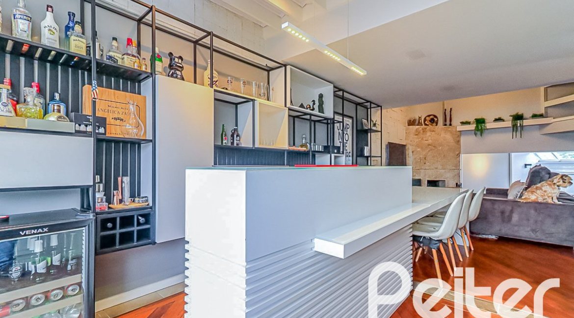 Casa em Condomínio à venda com 286m², 3 dormitórios, 1 suíte, 3 vagas, no bairro Jardim Isabel em Porto Alegre