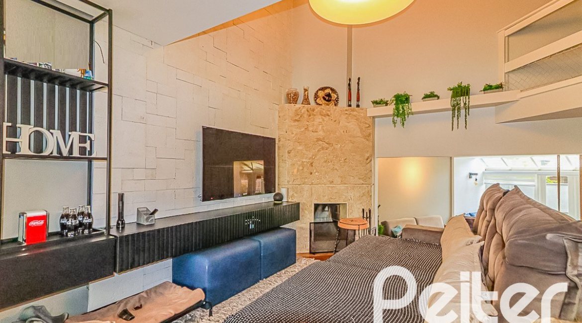 Casa em Condomínio à venda com 286m², 3 dormitórios, 1 suíte, 3 vagas, no bairro Jardim Isabel em Porto Alegre