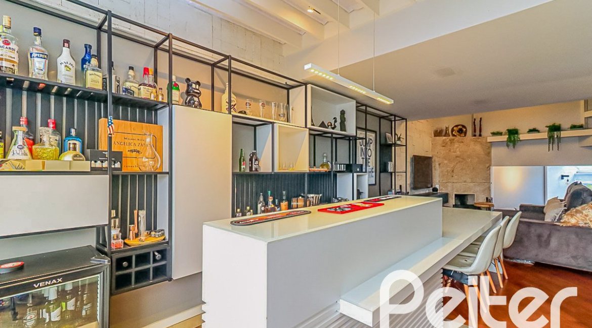 Casa em Condomínio à venda com 286m², 3 dormitórios, 1 suíte, 3 vagas, no bairro Jardim Isabel em Porto Alegre