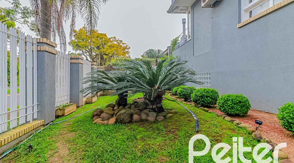 Casa em Condomínio à venda com 286m², 3 dormitórios, 1 suíte, 3 vagas, no bairro Jardim Isabel em Porto Alegre