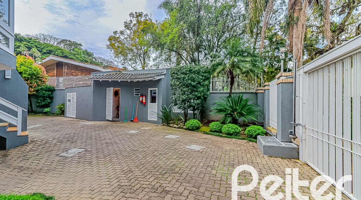 Casa em Condomínio à venda com 286m², 3 dormitórios, 1 suíte, 3 vagas, no bairro Jardim Isabel em Porto Alegre