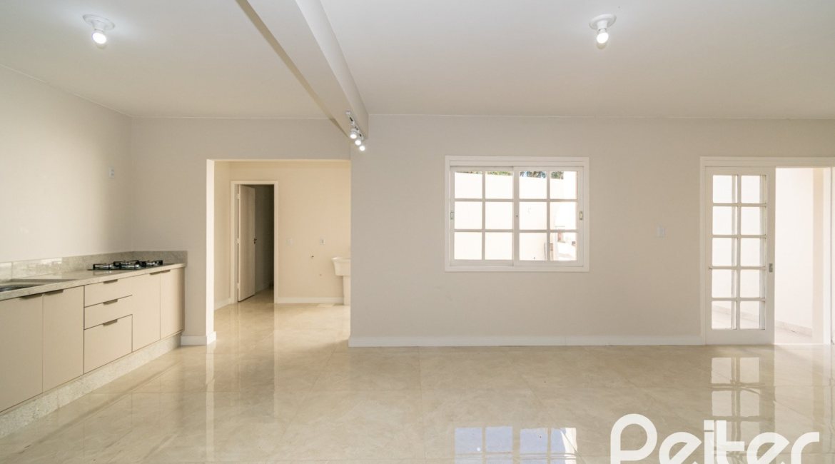 Casa em Condomínio à venda com 221m², 4 dormitórios, 1 suíte, 2 vagas, no bairro Jardim Isabel em Porto Alegre