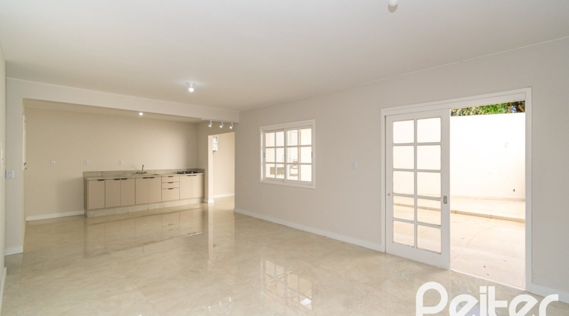 Casa em Condomínio à venda com 221m², 4 dormitórios, 1 suíte, 2 vagas, no bairro Jardim Isabel em Porto Alegre