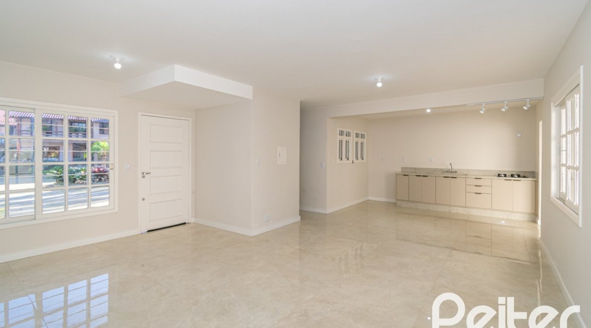 Casa em Condomínio à venda com 221m², 4 dormitórios, 1 suíte, 2 vagas, no bairro Jardim Isabel em Porto Alegre