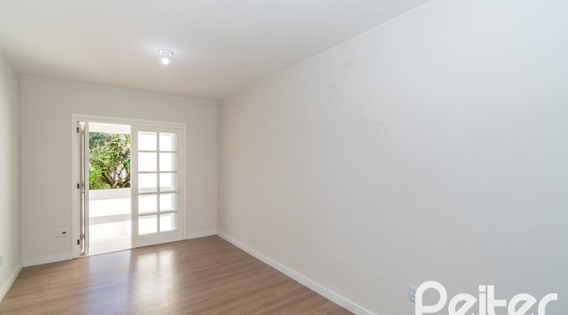 Casa em Condomínio à venda com 221m², 4 dormitórios, 1 suíte, 2 vagas, no bairro Jardim Isabel em Porto Alegre