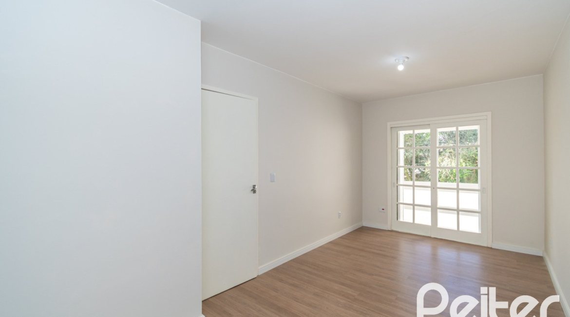 Casa em Condomínio à venda com 221m², 4 dormitórios, 1 suíte, 2 vagas, no bairro Jardim Isabel em Porto Alegre