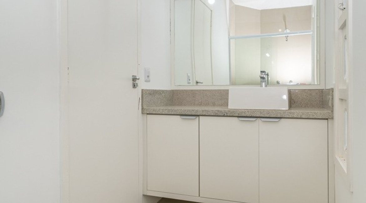 Casa em Condomínio à venda com 221m², 4 dormitórios, 1 suíte, 2 vagas, no bairro Jardim Isabel em Porto Alegre