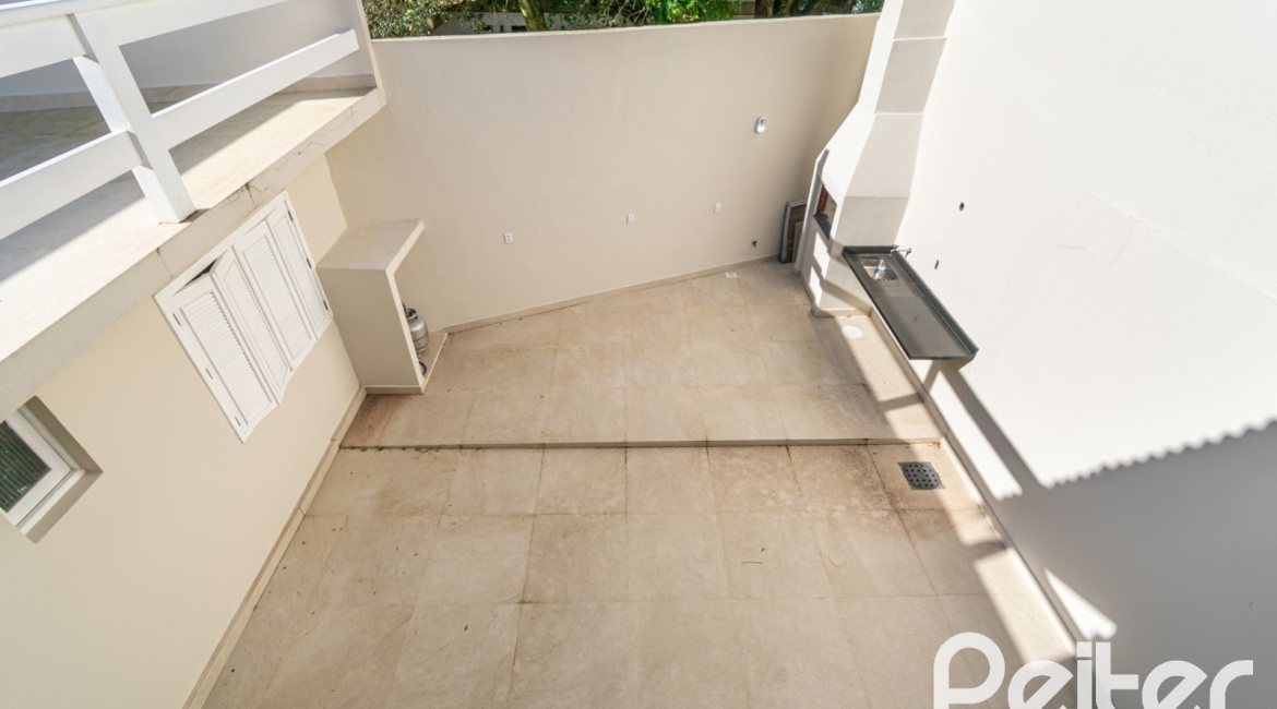 Casa em Condomínio à venda com 221m², 4 dormitórios, 1 suíte, 2 vagas, no bairro Jardim Isabel em Porto Alegre