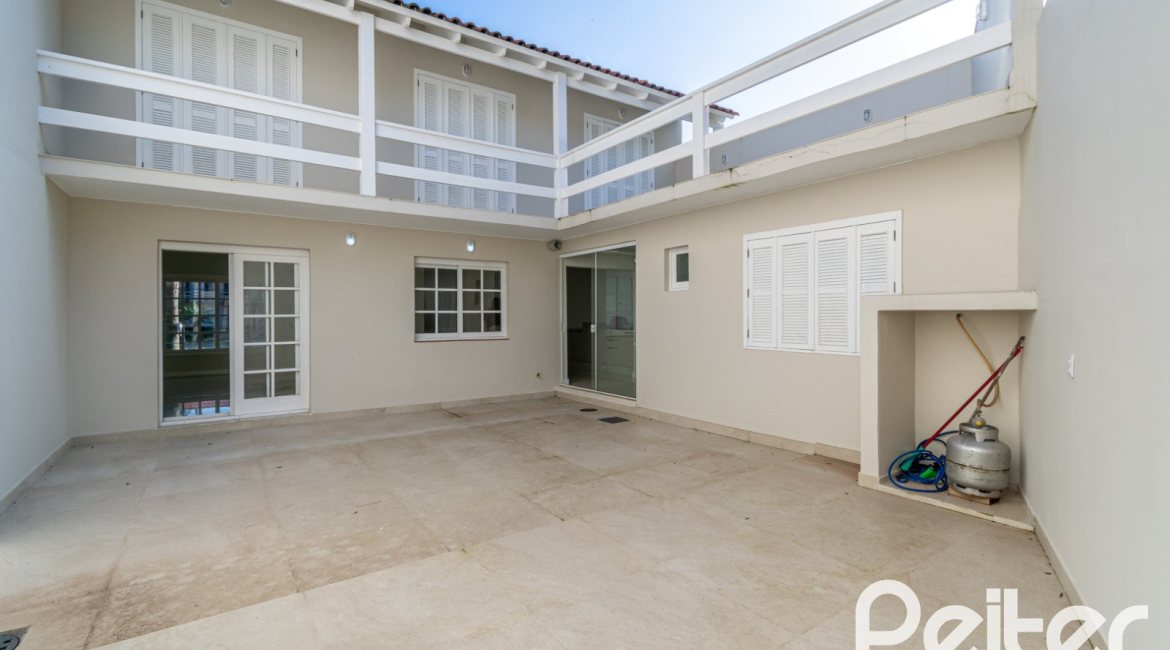 Casa em Condomínio à venda com 221m², 4 dormitórios, 1 suíte, 2 vagas, no bairro Jardim Isabel em Porto Alegre