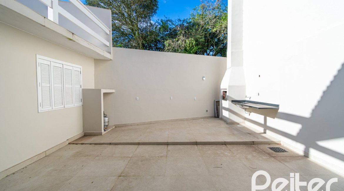 Casa em Condomínio à venda com 221m², 4 dormitórios, 1 suíte, 2 vagas, no bairro Jardim Isabel em Porto Alegre