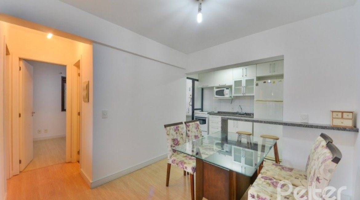 Apartamento à venda com 56m², 2 dormitórios, 1 suíte, 2 vagas, no bairro Tristeza em Porto Alegre