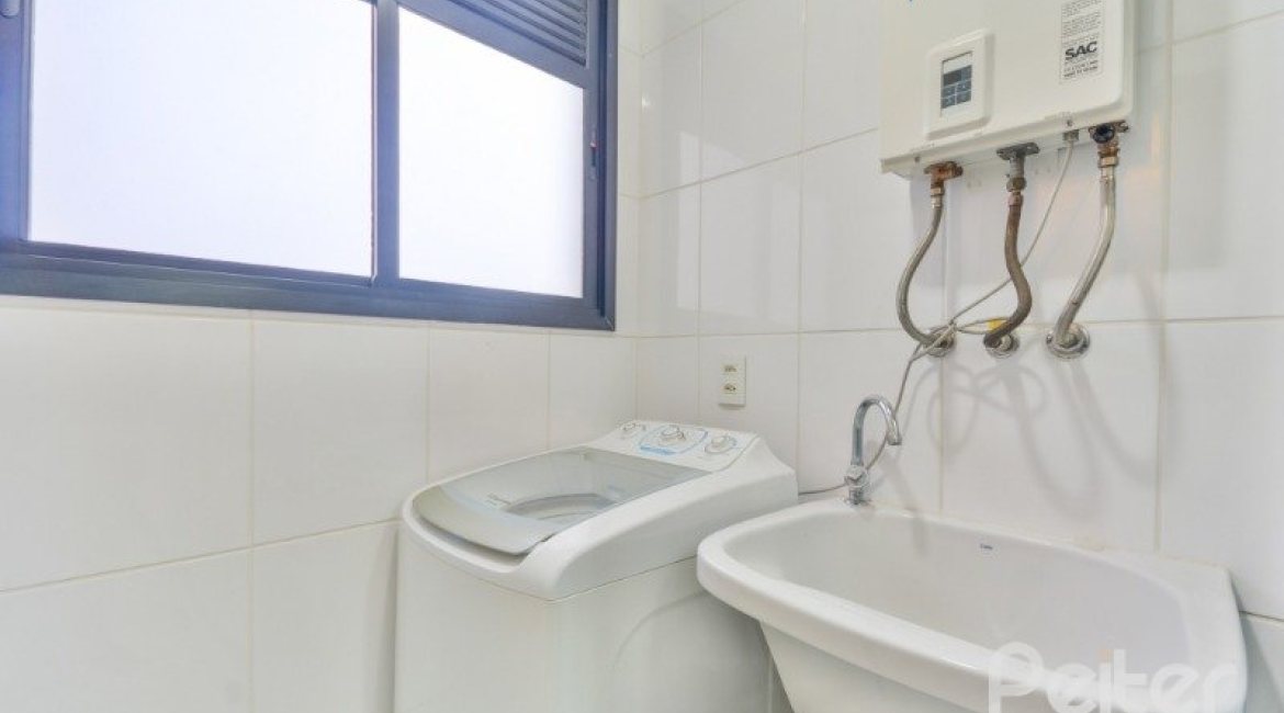 Apartamento à venda com 56m², 2 dormitórios, 1 suíte, 2 vagas, no bairro Tristeza em Porto Alegre