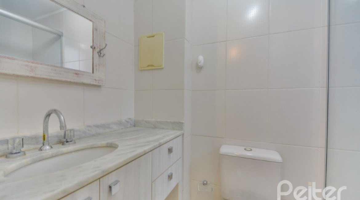 Apartamento à venda com 56m², 2 dormitórios, 1 suíte, 2 vagas, no bairro Tristeza em Porto Alegre