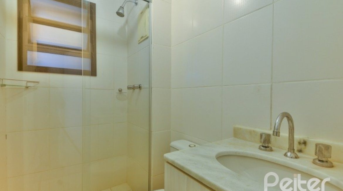 Apartamento à venda com 56m², 2 dormitórios, 1 suíte, 2 vagas, no bairro Tristeza em Porto Alegre