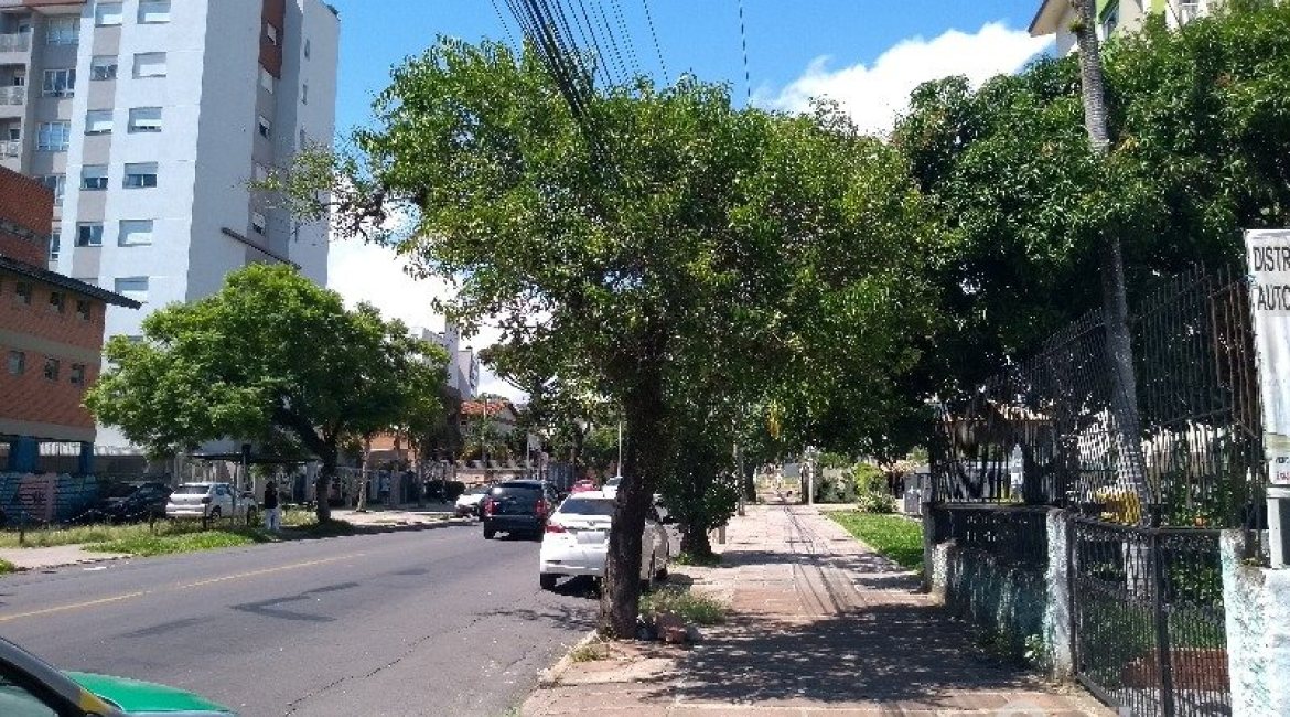 Terreno à venda com 275m², no bairro Tristeza em Porto Alegre