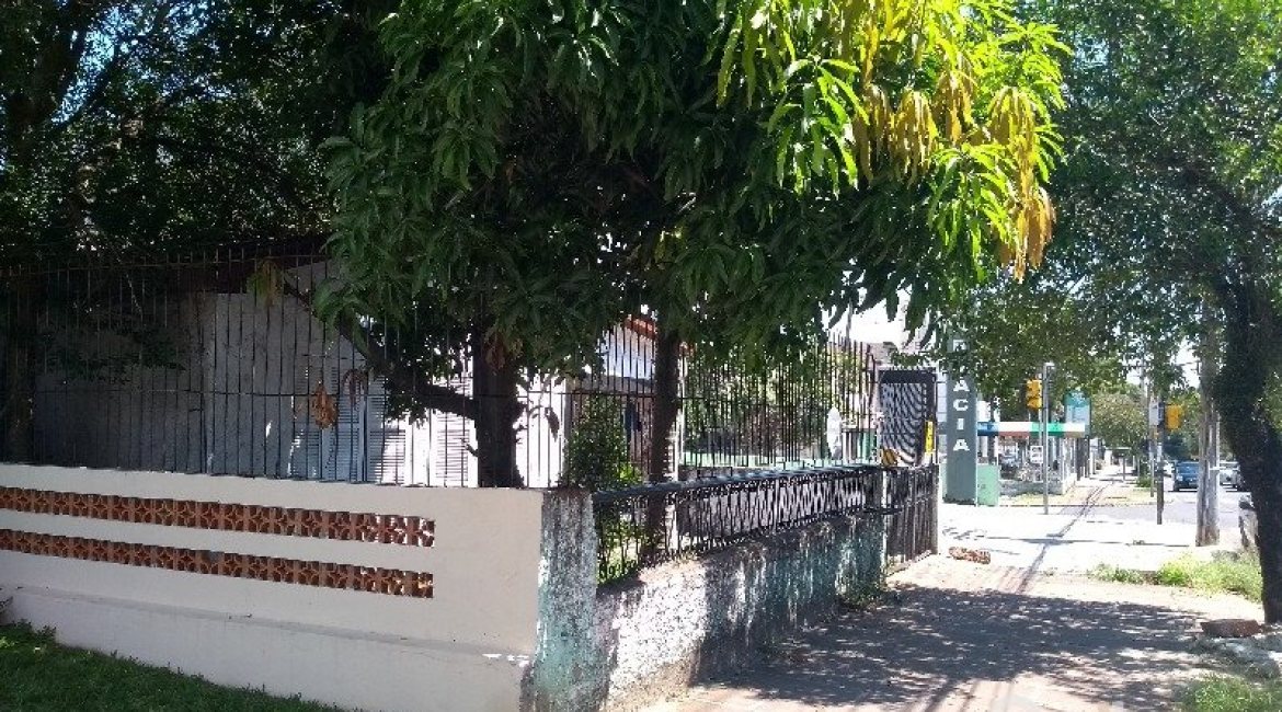 Terreno à venda com 275m², no bairro Tristeza em Porto Alegre